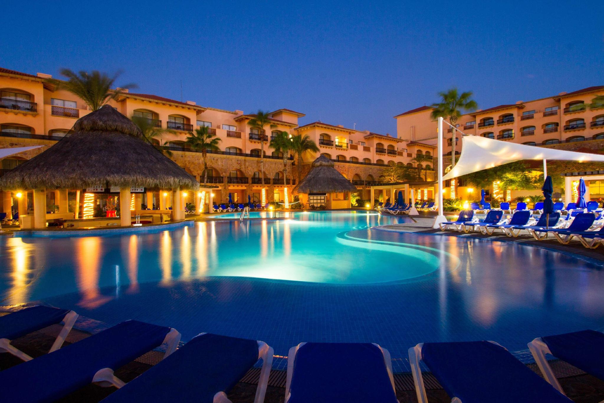 Swim up Bar at Royal Solaris Cancun